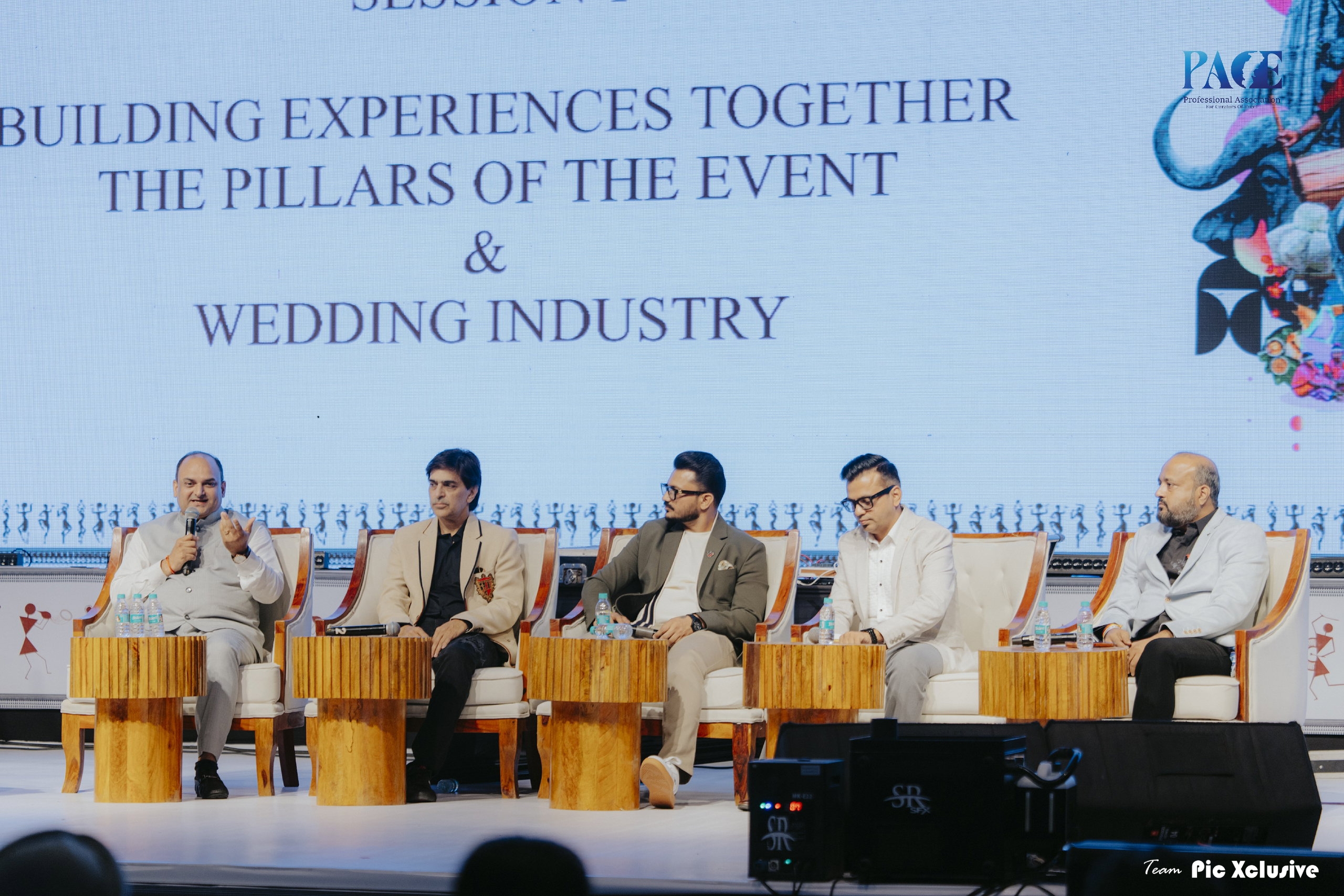 Dignitaries discussion