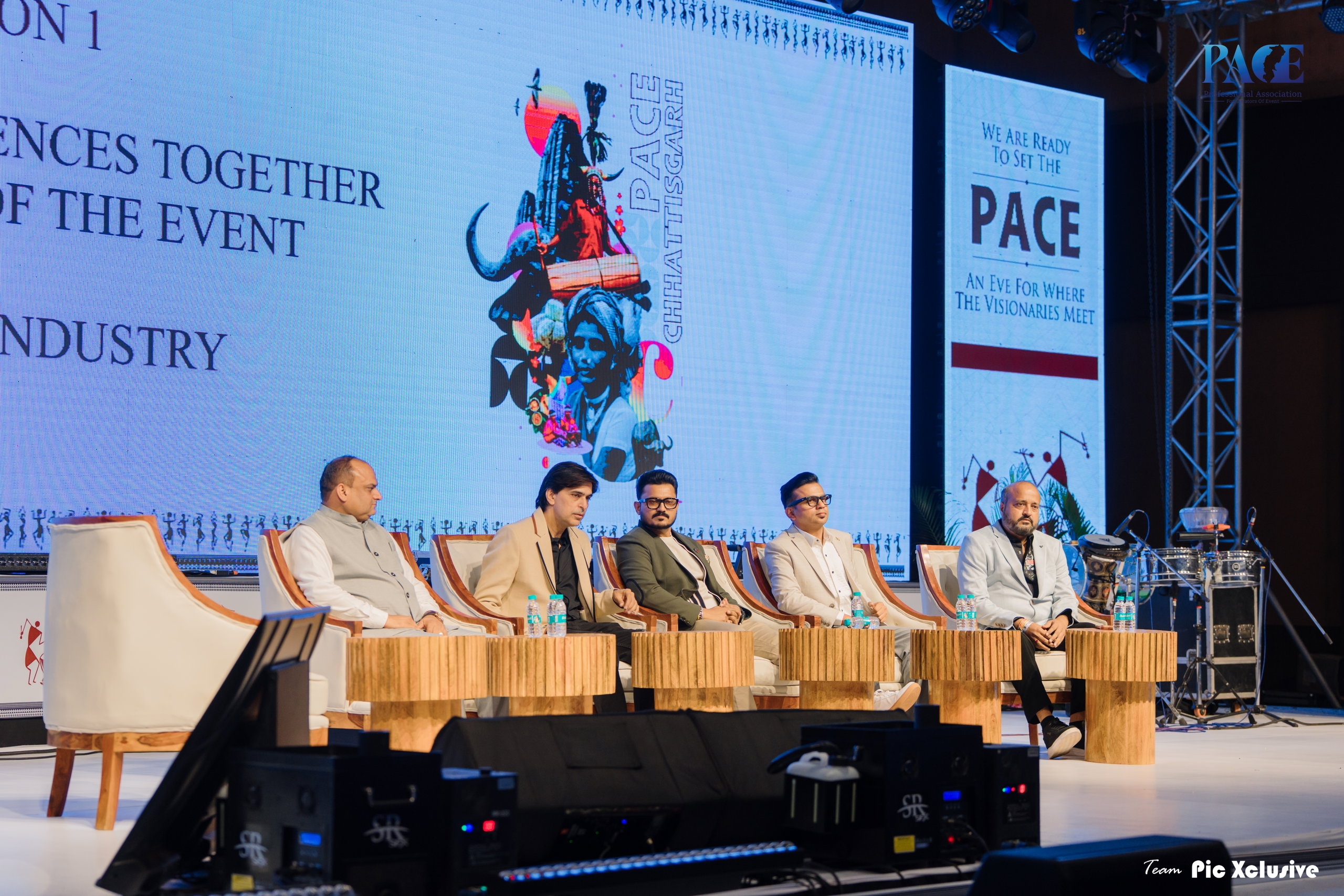 Dignitaries discussion