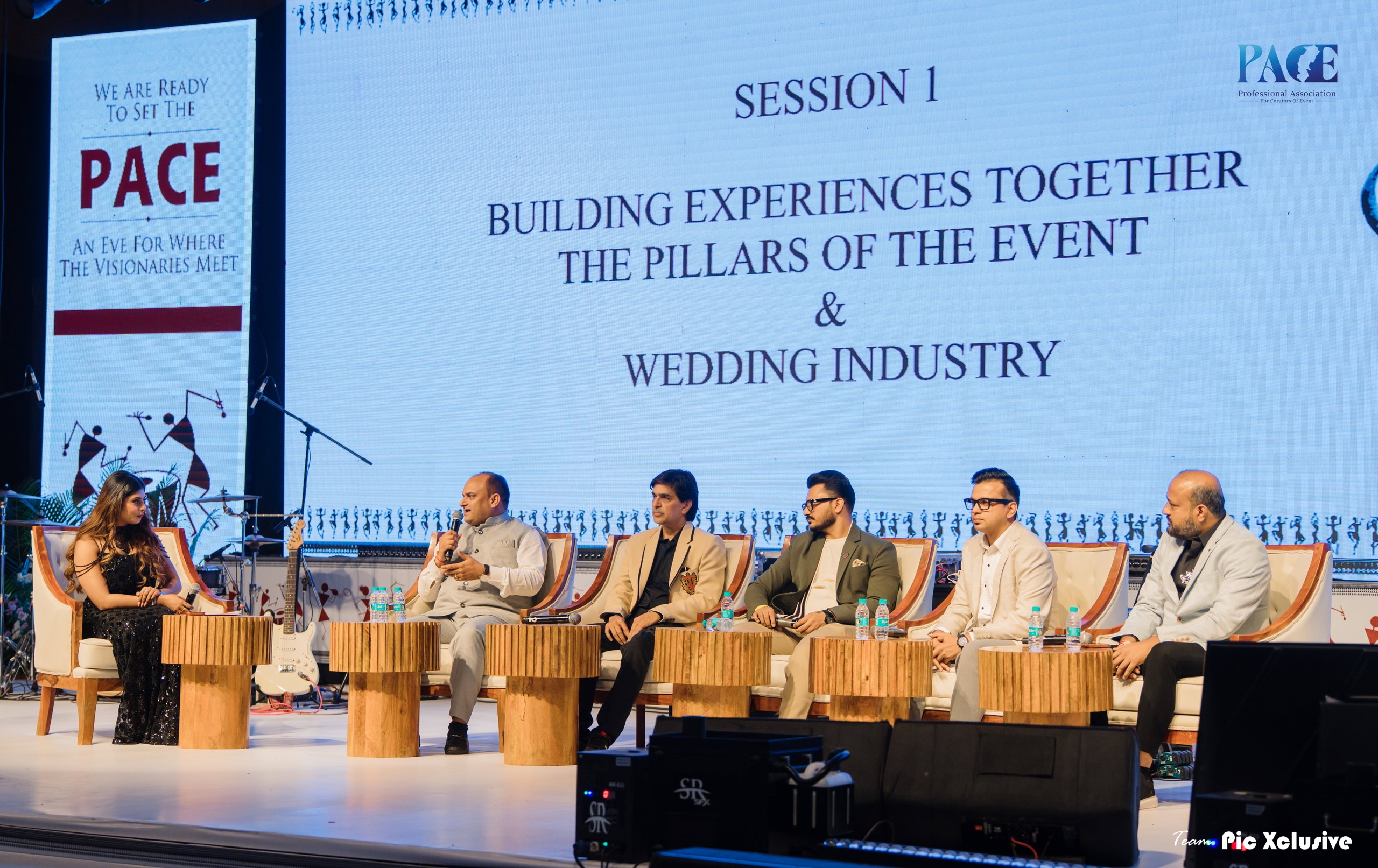 Dignitaries discussion