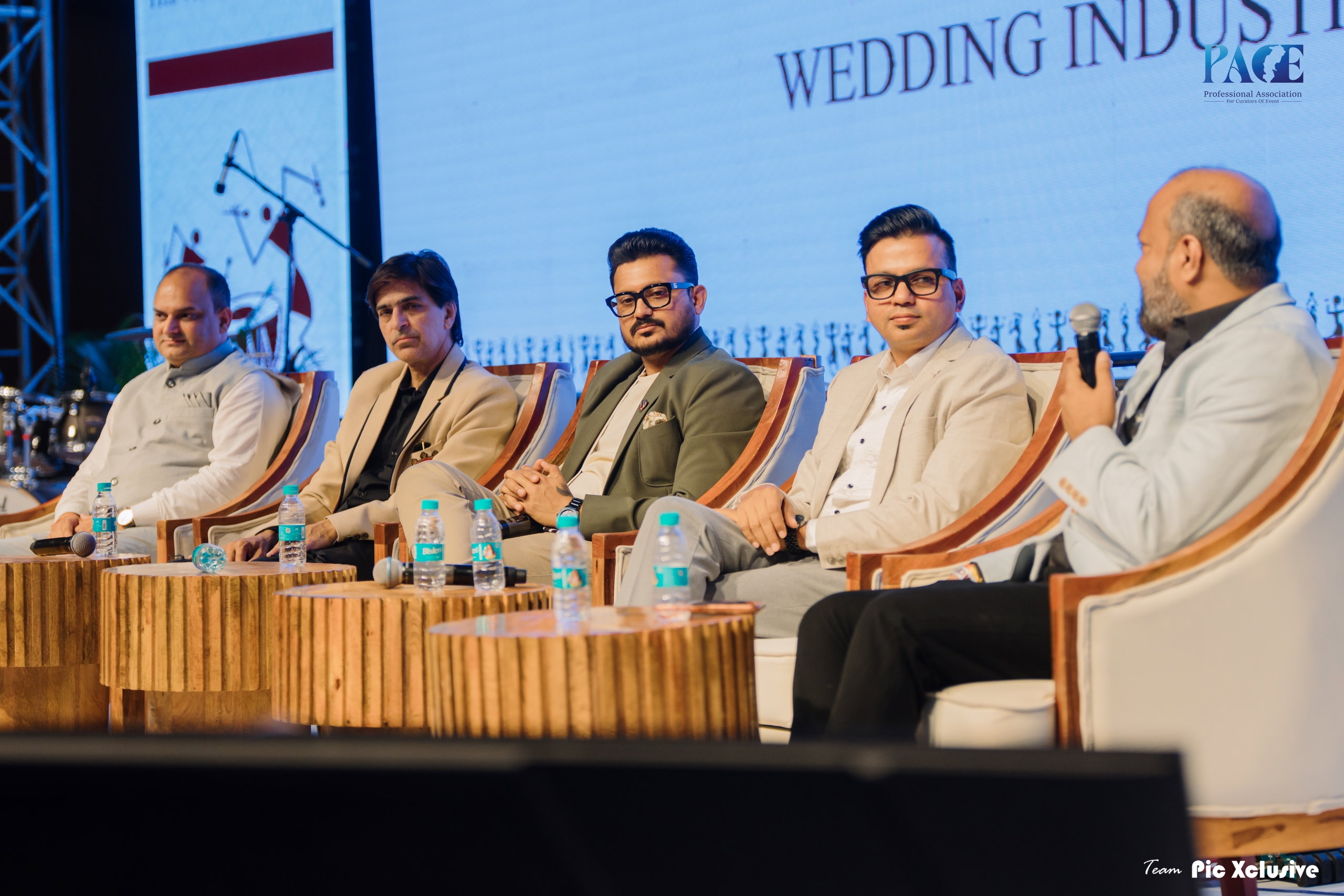 Dignitaries discussion
