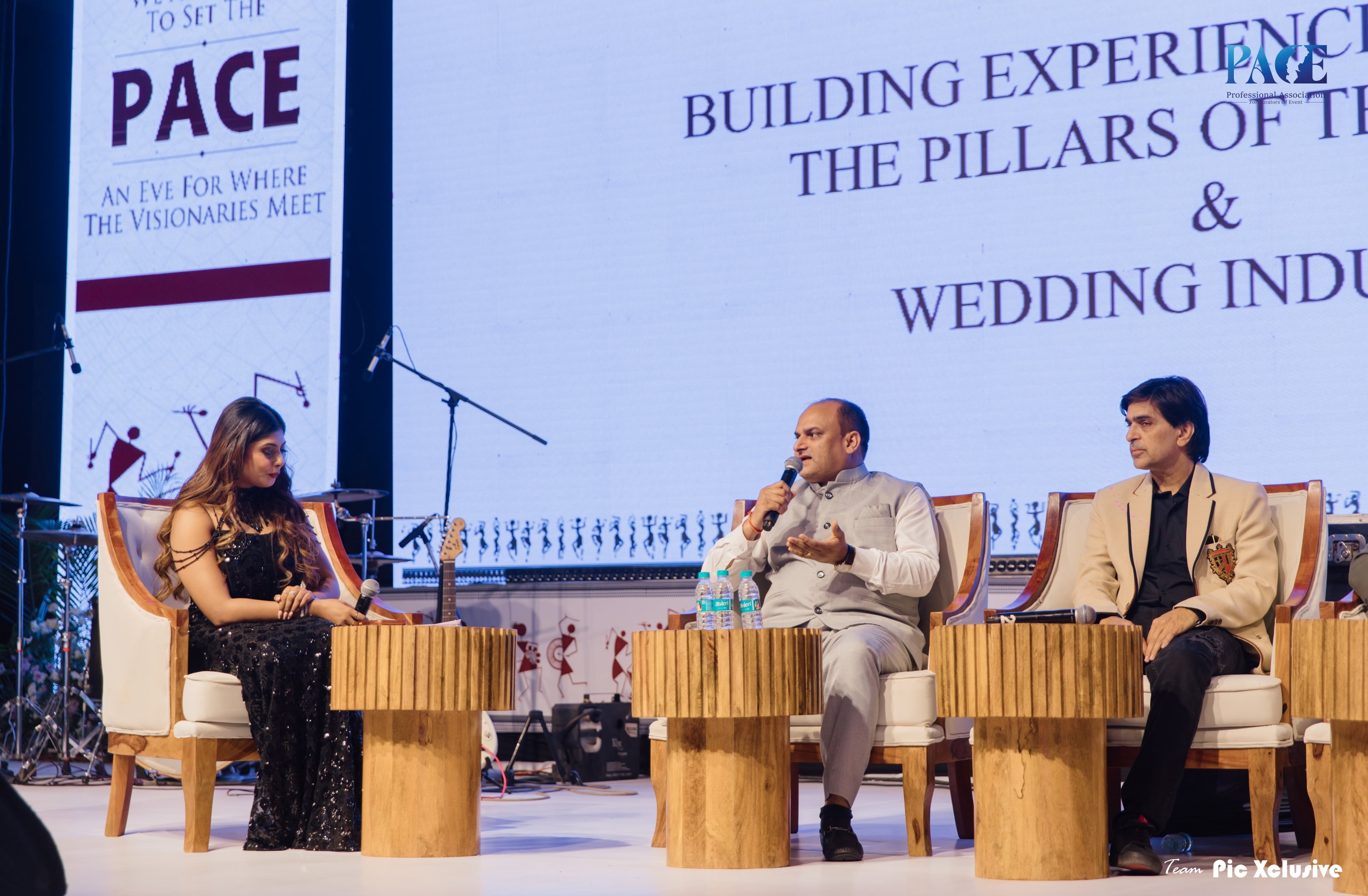 Dignitaries discussion